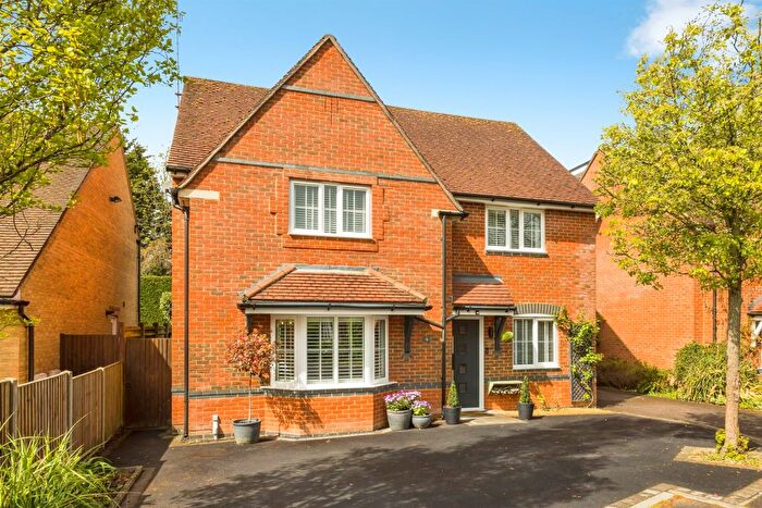 4 Bedroom Detached House For Sale In Little Paddock Close, Crawley, RH11