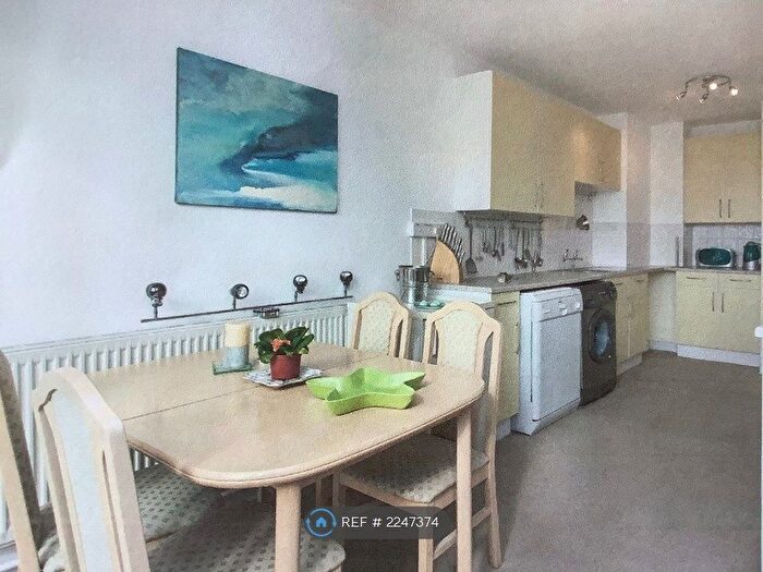 2 Bedroom Maisonette To Rent In Grantham Road, London, SW9