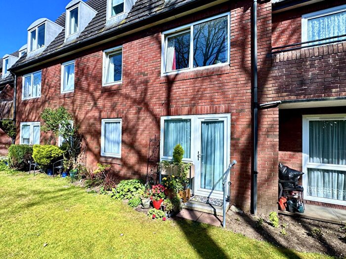 1 Bedroom Flat For Sale In Ringwood Road, Ferndown, BH22