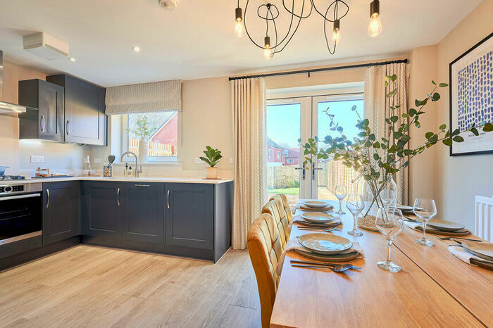 3 Bedroom Semi-Detached House For Sale In Redlands Way, Wanborough, SN3