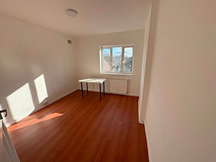 2 Bedroom Flat To Rent In Lordship Lane, London, N17