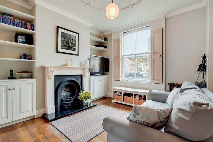 3 Bedroom Semi-Detached House To Rent In Ellesmere Road, Victoria Park, London, E3