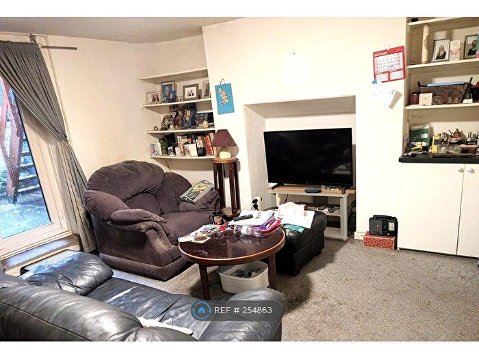 2 Bedroom Flat To Rent In Eastbrook Place, Dover, CT16