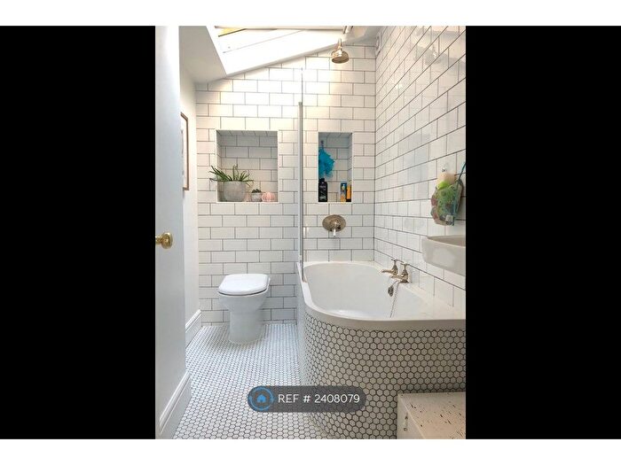 2 Bedroom Flat To Rent In Beryl Road, London, W6