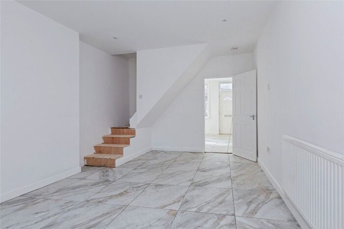 3 Bedroom Terraced House For Sale In Beaumanor Road, Leicester, Leicestershire, LE4