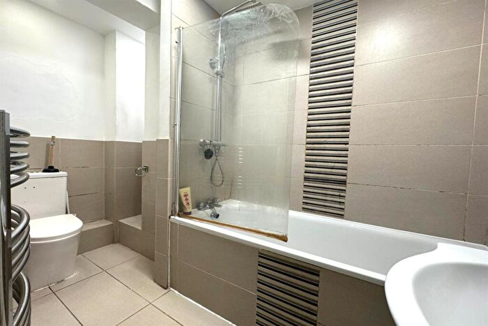 2 Bedroom Apartment To Rent In Mountgrove Road, N5