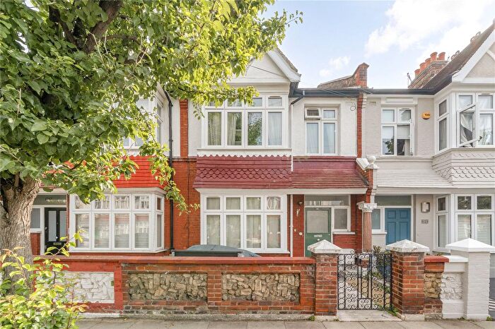 3 Bedroom Flat To Rent In Rannoch Road, London, W6