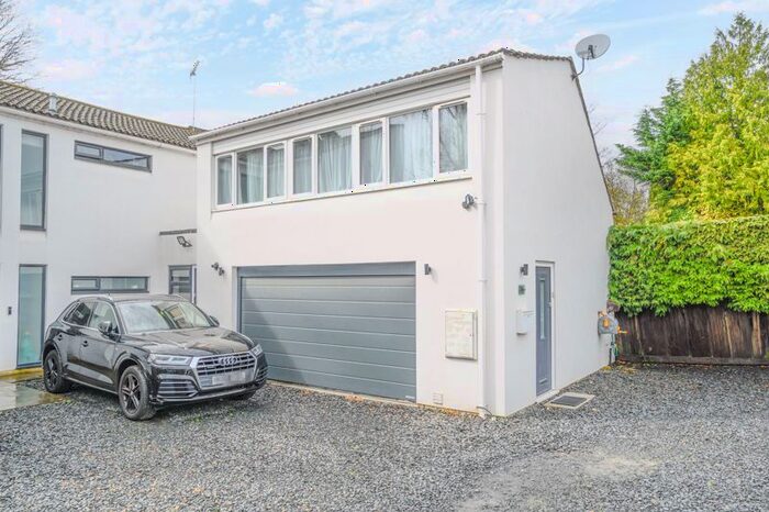 1 Bedroom Flat To Rent In Hersham Road, Walton-On-Thames, KT12