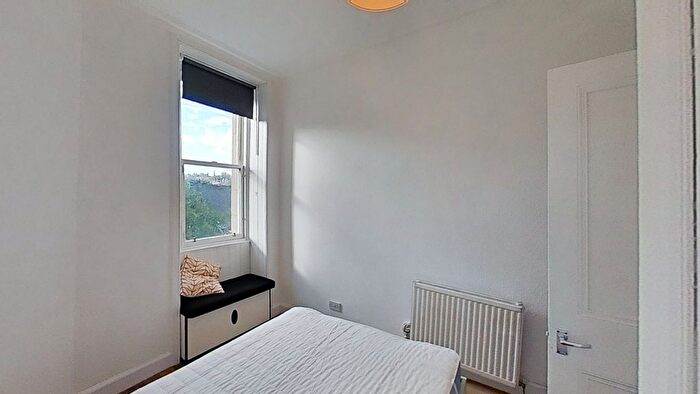 2 Bedroom Flat To Rent In Cheyne Street, Edinburgh, Midlothian, EH4