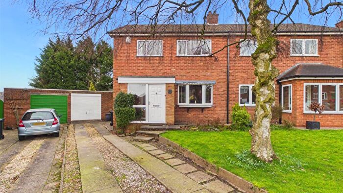 3 Bedroom Semi Detached House For Sale In Eastleigh Drive, Romsley, B62