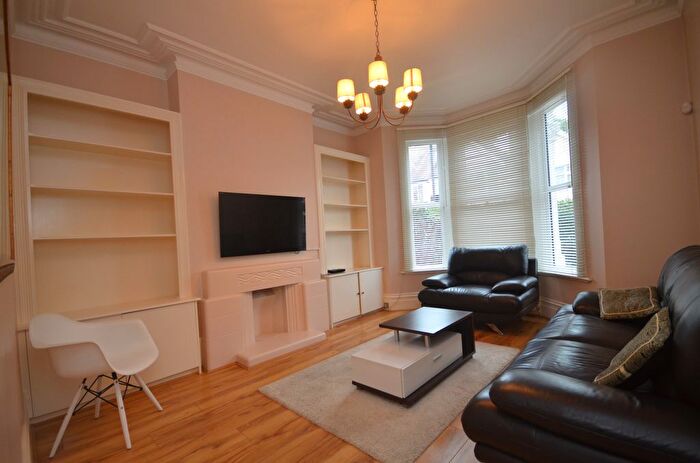 2 Bedroom Flat To Rent In Maplestead Road, Brixton, London, SW2