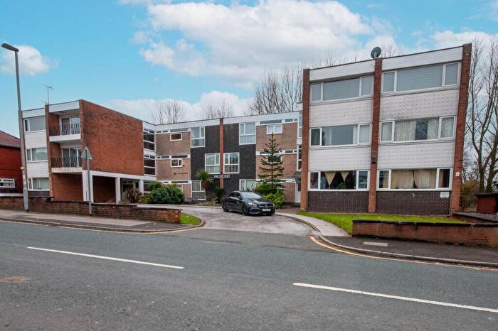 2 Bedroom Flat For Sale In Park Lane, Whitefield, Manchester, M45