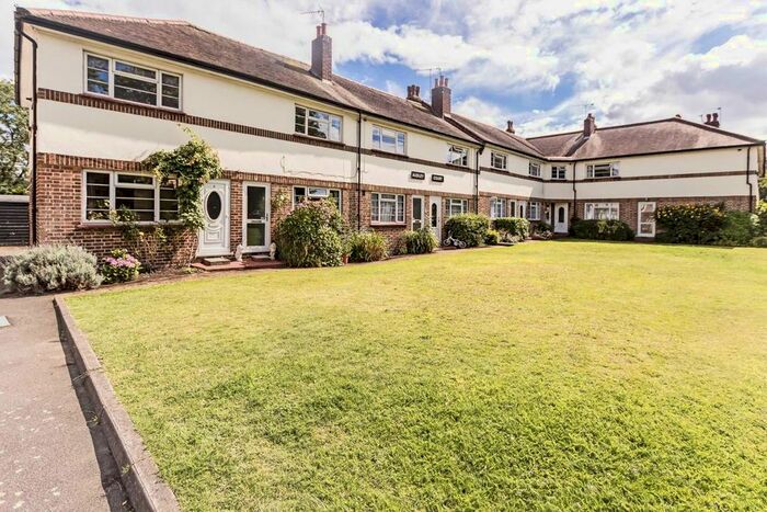 2 Bedroom Flat To Rent In Hampton Road, Twickenham, TW2