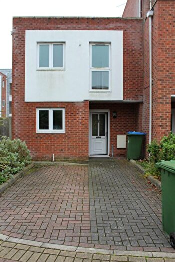 3 Bedroom End Of Terrace House To Rent In Weston Lane, Southampton, SO19