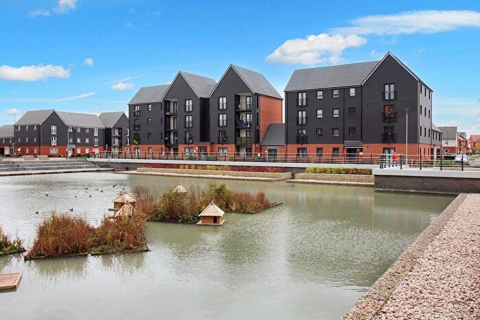 2 Bedroom Flat For Sale In Kingsbrook Basin, Aylesbury, HP22