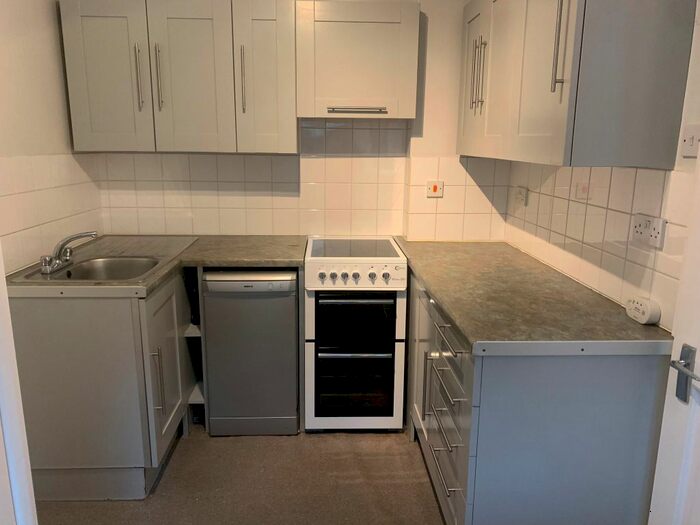 1 Bedroom Flat To Rent In Wickham Avenue, Bexhill-On-Sea, TN39