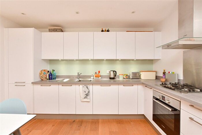 1 Bedroom Flat For Sale In Wheatley Road, Whitstable, Kent, CT5