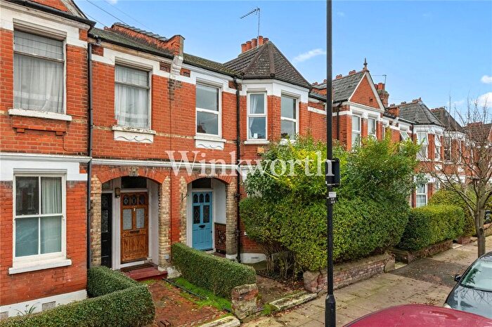 2 Bedroom Flat For Sale In Lyndhurst Road, London, N22