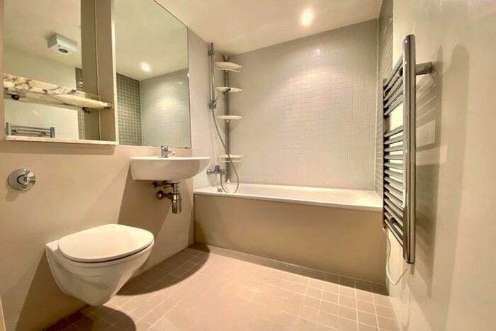 2 Bedroom Flat To Rent In Deals Gateway, London, SE13