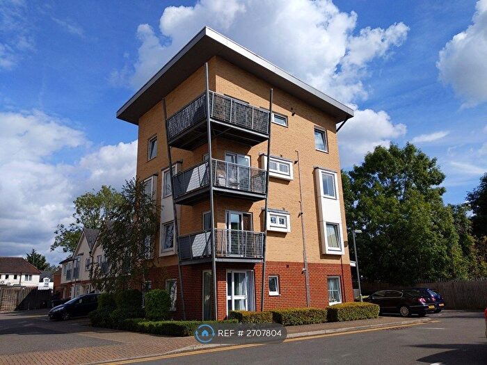 2 Bedroom Flat To Rent In Whitehall Close, Borehamwood, WD6