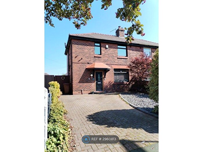 3 Bedroom Semi-detached House To Rent In Hawthorn Avenue, Wigan, WN5