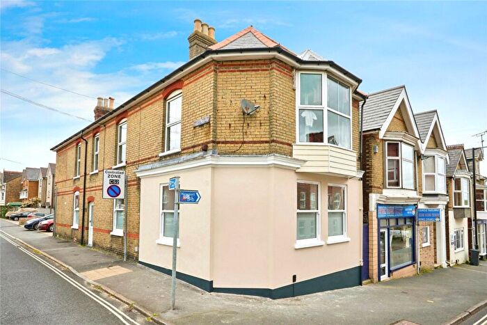 2 Bedroom Flat To Rent In Mill Hill Road, PO31