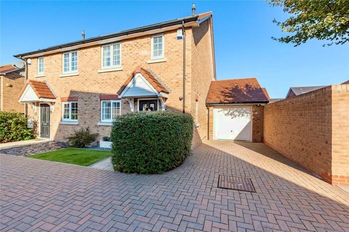 3 Bedroom Semi-Detached House To Rent In Tamworth Drive, Wickford, Essex, SS11