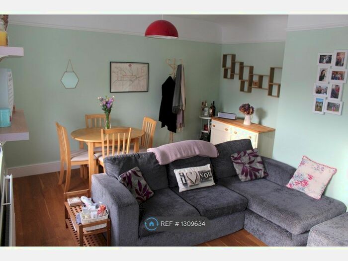 2 Bedroom Flat To Rent In Tooting High Street, London SW17