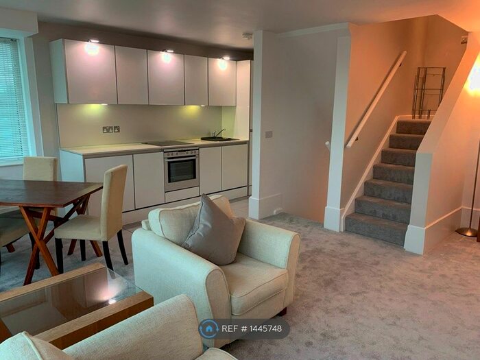 2 Bedroom Maisonette To Rent In Aragon Tower, London, SE8