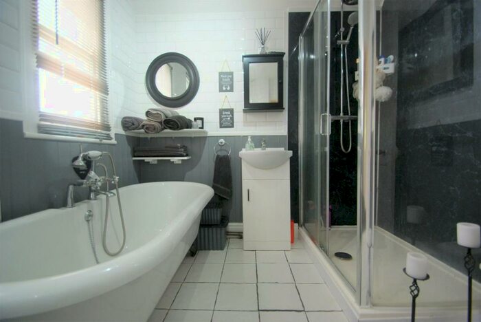 3 Bedroom House To Rent In Cresthill Avenue, Grays, RM17