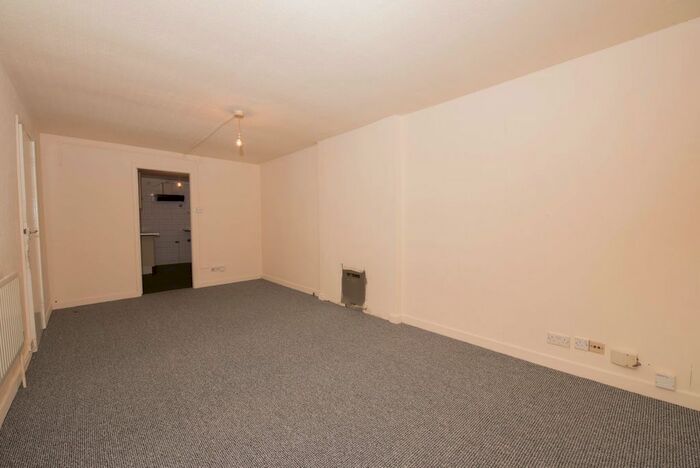 2 Bedroom Flat To Rent In Cavendish Court, Mapperley, Nottingham, NG3