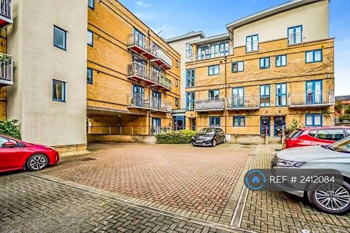 1 Bedroom Flat To Rent In Dovecot Road, High Wycombe, HP13