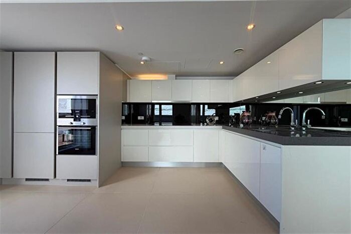 2 Bedroom Flat To Rent In Bezier Apartment, City Road, Shoreditch, Old Street, Islington, London, EC1Y