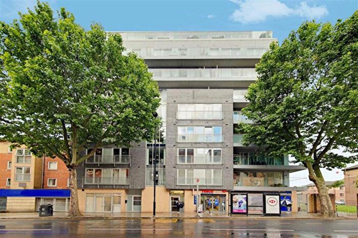 2 Bedroom Flat To Rent In Creek Road, Deptford, SE8
