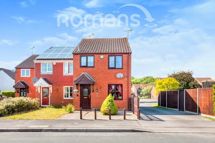 2 Bedroom End Of Terrace House To Rent In Waterhouse Mead, GU47