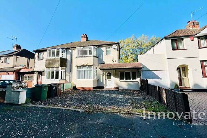 4 Bedroom Semi-Detached House For Sale In Bentley Mill Lane, Walsall, WS2