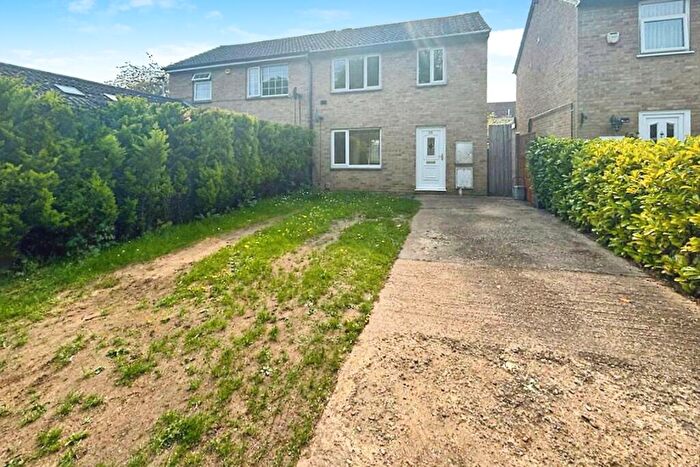 3 Bedroom Semi Detached House For Sale In Kirkstall, Orton Goldhay, Peterborough, Cambridgeshire, PE2