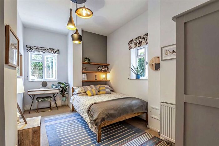 3 Bedroom Flat To Rent In Corfield Street, London, E2