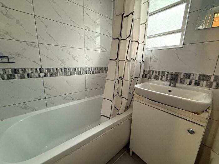 5 Bedroom Semi-Detached House To Rent In Wood Lane, Dagenham, RM8