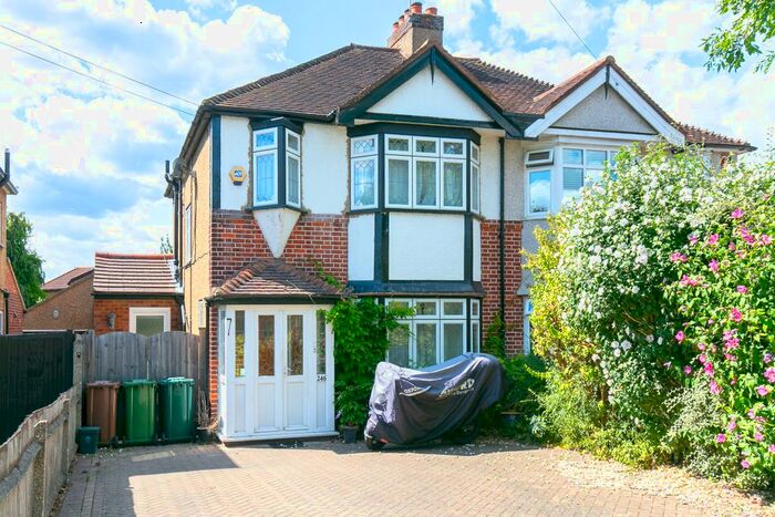 4 Bedroom Semi-Detached House To Rent In Worple Road, Staines, TW18