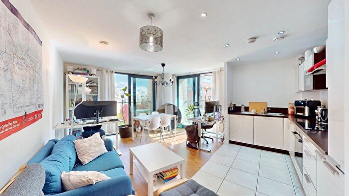 1 Bedroom Flat For Sale In Vancouver House, Surrey Quays Road, London, SE16