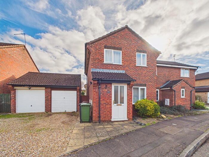 3 Bedroom Semi Detached House For Sale In Paulsgrove, Orton Wistow, Peterborough, PE2