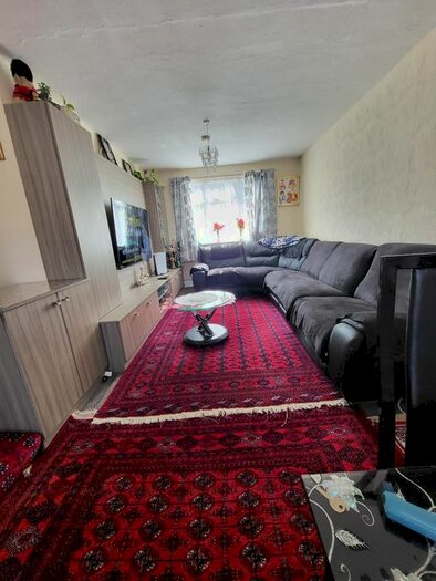 3 Bedroom Semi-Detached House To Rent In Commonwealth Avenue, Hayes, Greater London, UB3