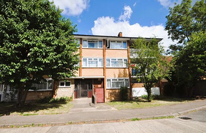 1 Bedroom Flat To Rent In Oakfield Close, New Malden, KT3