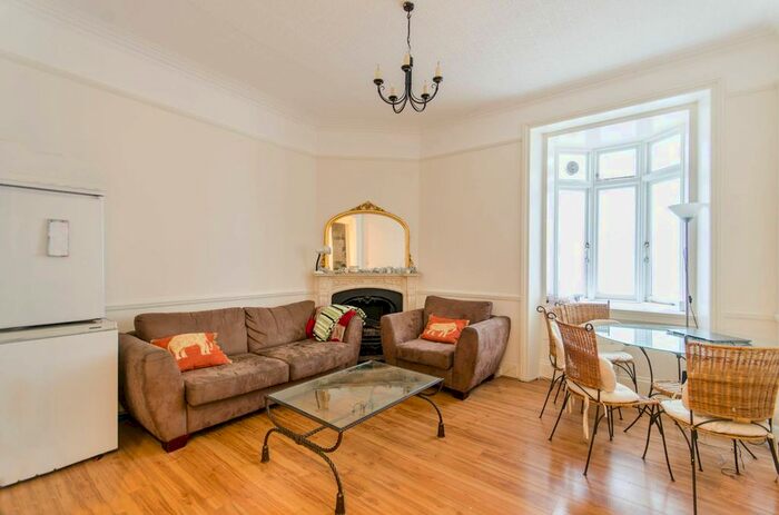 3 Bedroom Flat To Rent In Old Brompton Road, Earls Court, London, SW5