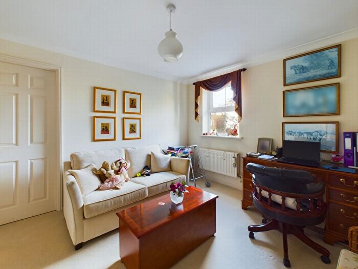 2 Bedroom Flat For Sale In Heath Road, Haywards Heath, RH16
