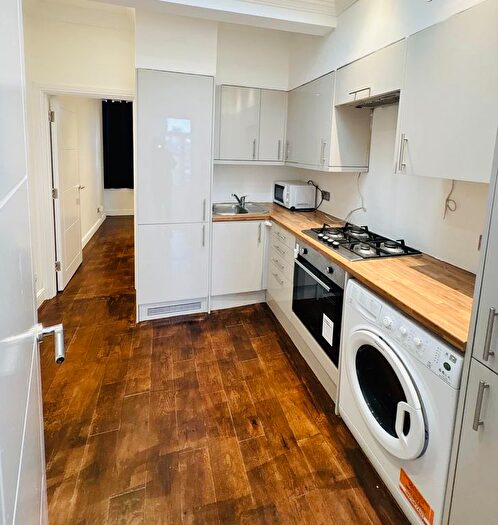 2 Bedroom Flat To Rent In Stoke Newington Road, London, N16