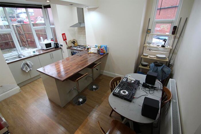 4 Bedroom Terraced House To Rent In Brudenell Mount, Hyde Park, Leeds, LS6