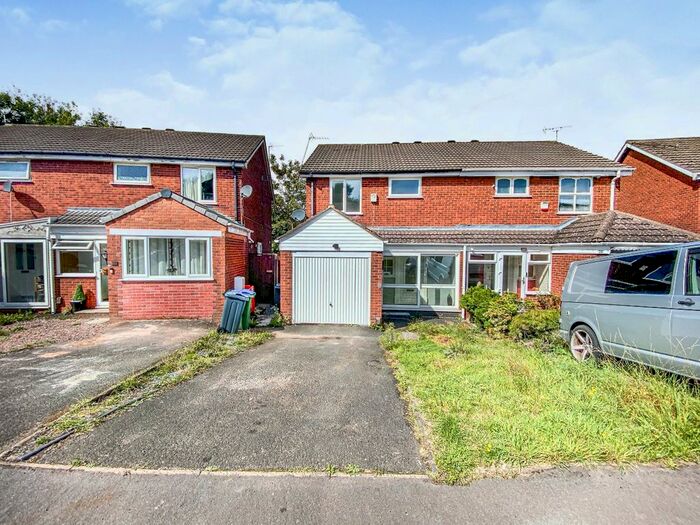 3 Bedroom Semi-Detached House To Rent In Arundel Drive, Tividale, Oldbury, B69