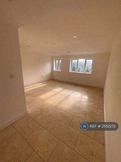 2 Bedroom Flat To Rent In Gledwood Court, Edgware, HA8